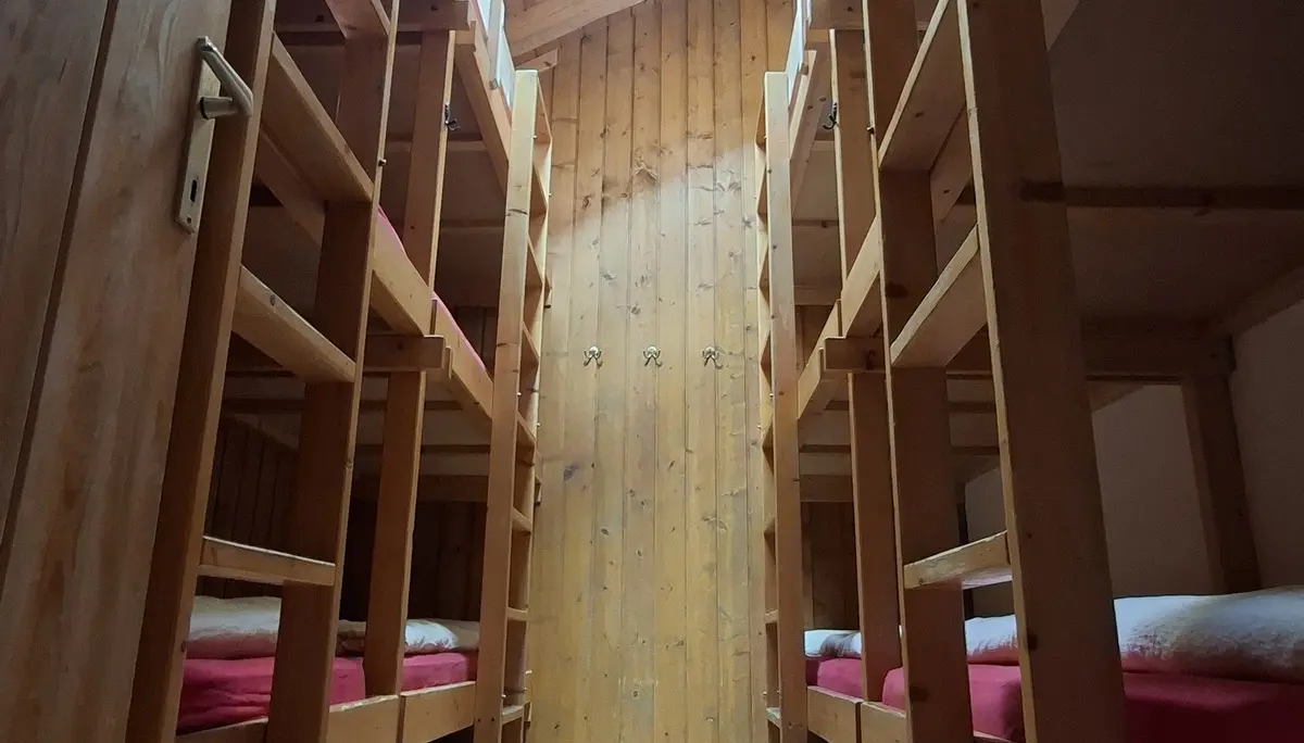 Dreistockbetten auf der Puezhütte | © DAV Tittmoning / Kurt Stemmer