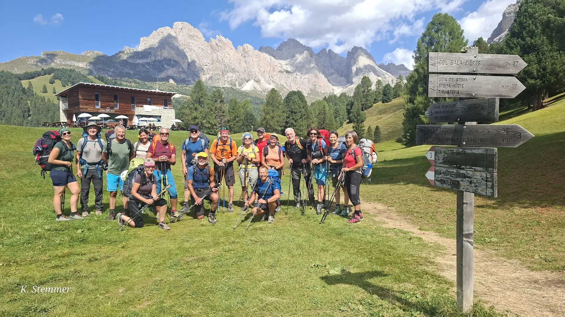 vor der Juac Hütte | © DAV Tittmoning / Kurt Stemmer
